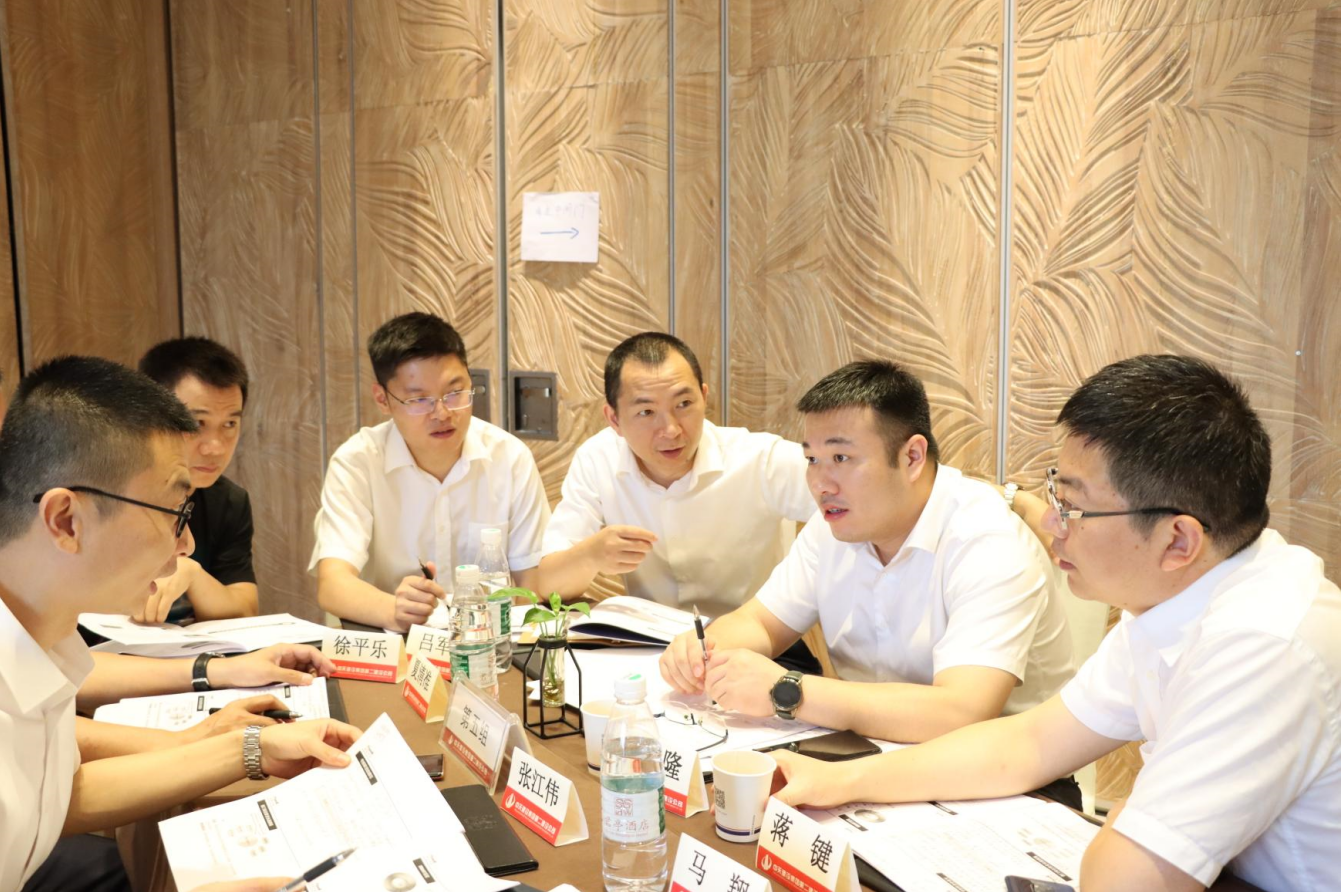 2021年6月25日-26日，918博天堂二建组织开展了2021年中高层主管执行力培训。本次培训特邀清华、北大、上海交大总裁班讲师，中国企业家协会特聘高级讲师许晋老师进行授课。